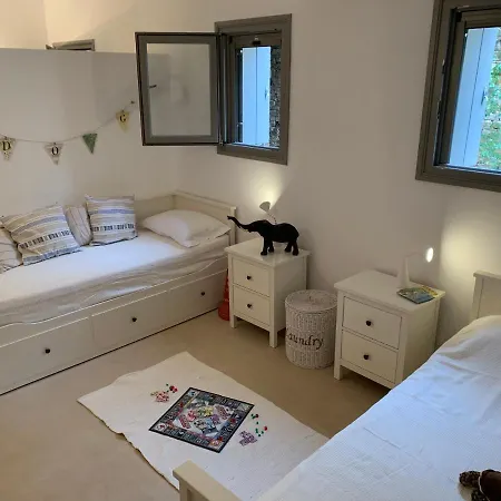 Soros Beach Villa, فيلة أنديباروس
