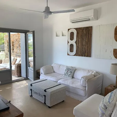Soros Beach Villa, فيلة أنديباروس