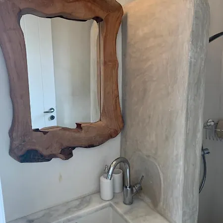 Soros Beach Villa, فيلة أنديباروس